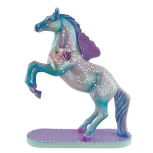 Horse collectibles make great gifts for horsecrazy girls! Find the best ones here. 